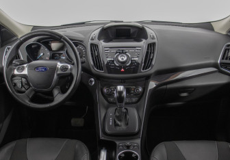 Подержанный автомобиль Ford Kuga 2014 года (13 фото)