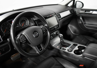 Подержанный автомобиль Volkswagen Touareg 2014 года (8 фото)