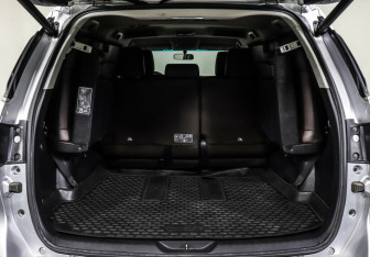 Подержанный автомобиль Toyota Fortuner 2018 года (19 фото)