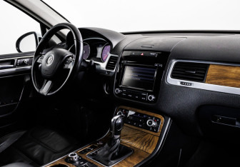 Подержанный автомобиль Volkswagen Touareg 2013 года (9 фото)