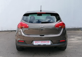 Подержанный автомобиль Kia Ceed Hatchback 2013 года (6 фото)