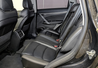 Подержанный автомобиль Geely Atlas Pro 2023 года (11 фото)