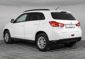 Подержанный автомобиль Mitsubishi ASX 2014 года (7 фото)