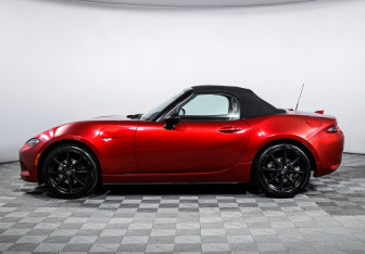 Подержанный автомобиль Mazda MX-5 2017 года (8 фото)