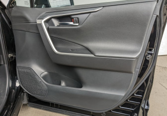 Подержанный автомобиль Toyota RAV4 2022 года (10 фото)