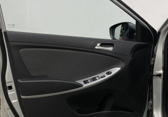 Подержанный автомобиль Hyundai Solaris Sedan 2014 года (15 фото)