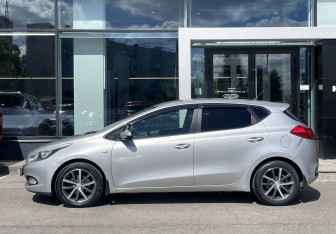 Подержанный автомобиль Kia Ceed Hatchback 2013 года (8 фото)