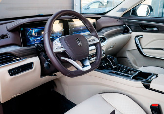 Подержанный автомобиль FAW Bestune T77 2023 года (25 фото)