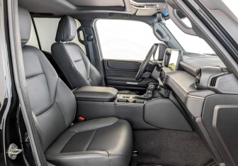 Подержанный автомобиль Toyota Land Cruiser Prado 2024 года (24 фото)