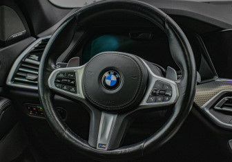 Подержанный автомобиль BMW X5 2018 года (15 фото)