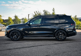 Подержанный автомобиль BMW X7 2022 года (8 фото)