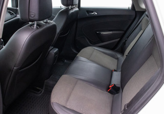 Подержанный автомобиль Opel Astra Hatchback 2012 года (11 фото)