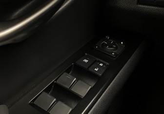 Подержанный автомобиль Lexus UX 2019 года (24 фото)