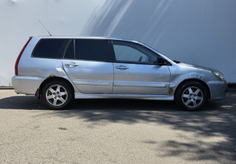 Подержанный автомобиль Mitsubishi Lancer Wagon 2005 года (4 фото)