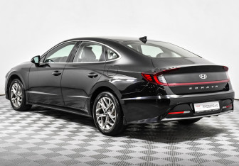 Подержанный автомобиль Hyundai Sonata 2021 года (7 фото)