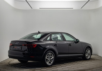 Подержанный автомобиль Audi A4 Sedan 2017 года (5 фото)