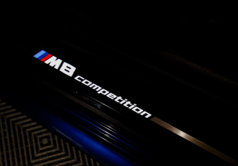 Подержанный автомобиль BMW M8 Convertible 2020 года (35 фото)