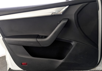 Подержанный автомобиль Skoda Octavia Liftback 2019 года (19 фото)