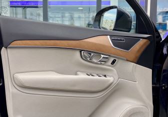 Подержанный автомобиль Volvo XC90 2015 года (18 фото)