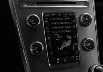 Подержанный автомобиль Volvo XC60 2017 года (15 фото)