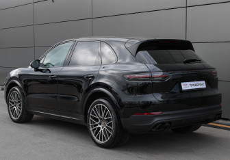 Подержанный автомобиль Porsche Cayenne 2022 года (6 фото)