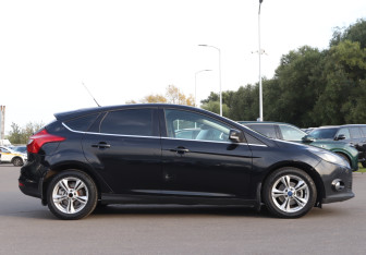 Подержанный автомобиль Ford Focus Hatchback 2013 года (4 фото)