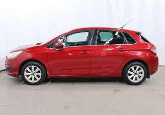Подержанный автомобиль Citroen C4 Hatchback 2011 года (8 фото)