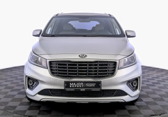 Подержанный автомобиль Kia Carnival 2019 года (2 фото)