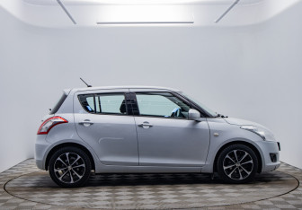 Подержанный автомобиль Suzuki Swift Hatchback 2011 года (4 фото)