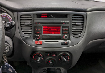 Подержанный автомобиль Kia Rio Hatchback 2010 года (23 фото)