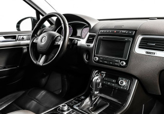 Подержанный автомобиль Volkswagen Touareg 2015 года (6 фото)