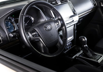 Подержанный автомобиль Toyota Land Cruiser Prado 2020 года (16 фото)