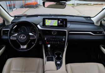 Подержанный автомобиль Lexus RX 2021 года (10 фото)