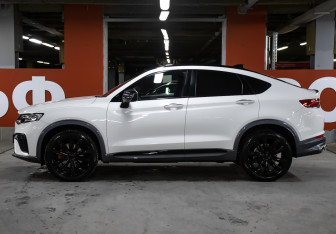 Подержанный автомобиль Geely Tugella 2022 года (8 фото)