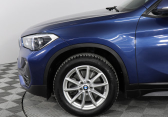 Подержанный автомобиль BMW X1 2021 года (8 фото)