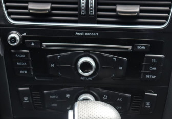 Подержанный автомобиль Audi Q5 2015 года (19 фото)