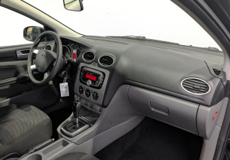 Подержанный автомобиль Ford Focus Hatchback 2010 года (13 фото)