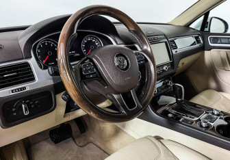 Подержанный автомобиль Volkswagen Touareg 2016 года (13 фото)