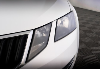Подержанный автомобиль Skoda Octavia Liftback 2018 года (17 фото)