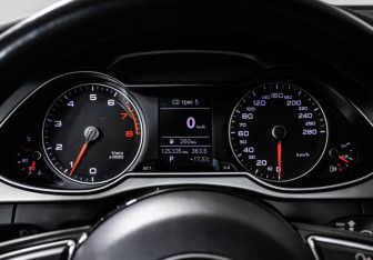 Подержанный автомобиль Audi A4 Sedan 2014 года (10 фото)