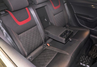 Подержанный автомобиль Skoda Octavia RS Wagon 2020 года (26 фото)