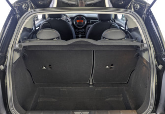 Подержанный автомобиль MINI Hatch 2016 года (10 фото)