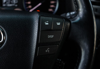 Подержанный автомобиль Lexus LX 2011 года (30 фото)