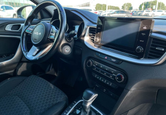 Подержанный автомобиль Kia Ceed Hatchback 2022 года (13 фото)