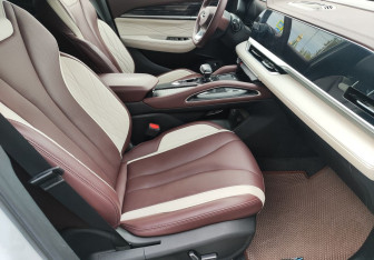 Подержанный автомобиль Geely Monjaro 2023 года (9 фото)