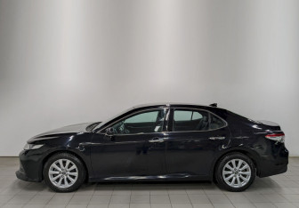 Подержанный автомобиль Toyota Camry Sedan 2019 года (8 фото)