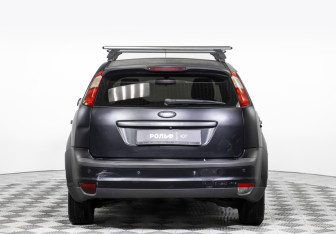 Подержанный автомобиль Ford Focus Hatchback 2007 года (6 фото)