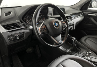 Подержанный автомобиль BMW X1 2017 года (12 фото)