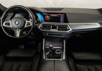 Подержанный автомобиль BMW X6 2022 года (11 фото)