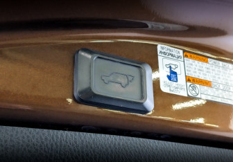 Подержанный автомобиль Toyota RAV4 2017 года (25 фото)